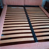 Letto matrimoniale imbottito con rete a doghe