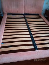 Letto matrimoniale imbottito con rete a doghe