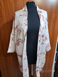 kimono donna bianco con desainer floreali 