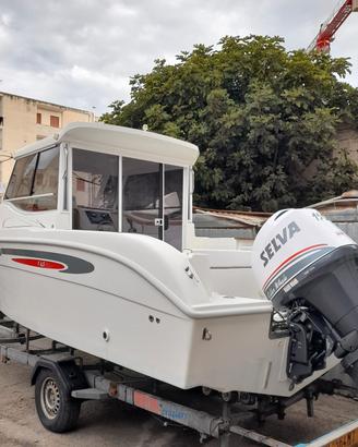Barca cabinata 6,5 MT motore 150 cv