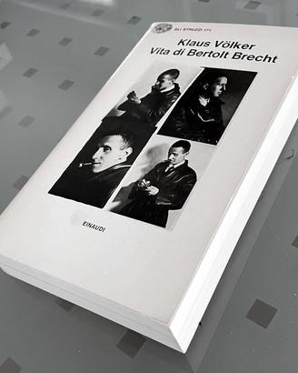 Volker, Vita di Bertolt Brecht
