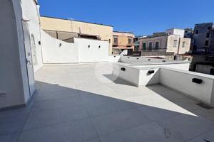 2 LOCALI A TORRE DEL GRECO