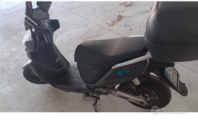 Scooter elettrico doppia batteria Lifan E4