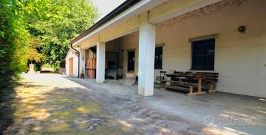 Magazzino con piccola porcilaia e 6 biolche di ter