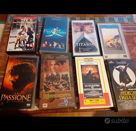 350 VHS originali di tanti generi, meglio blocco