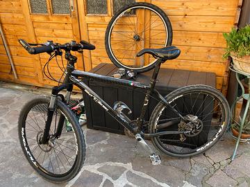 mountain bike telaio SINTEISI in carbonio