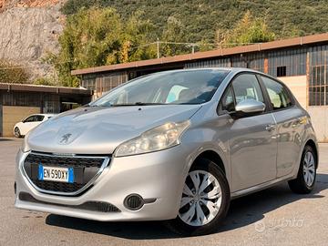 Peugeot 208 1.4 HDi 68 CV 5 porte Allure