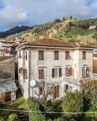 Villa con vista sul mare e su Carrara