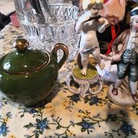 statuine e zuccheriera in ceramica