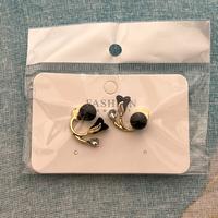 Orecchini di fiori di perla nero