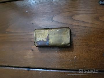 Antico Accendino a Benzina in Ottone 