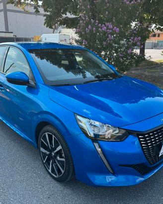Peugeot 208 adatta neopatentati