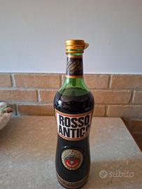 liquore rosso antico