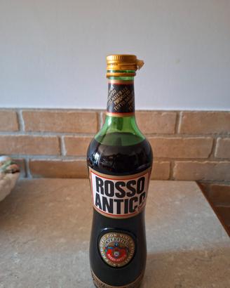 liquore rosso antico
