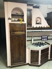 Cucina in legno massello e muratura