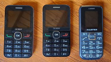 Coppia di telefoni cellulari (+ 1 in omaggio)
