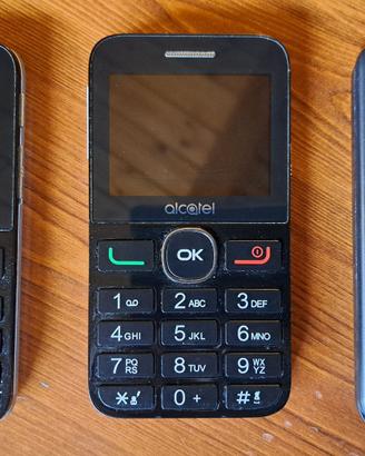 Coppia di telefoni cellulari (+ 1 in omaggio)
