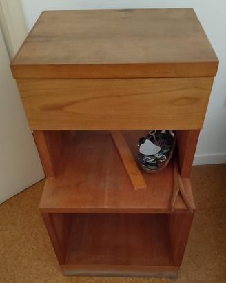 Comodino in  legno ciliegio con cassetto