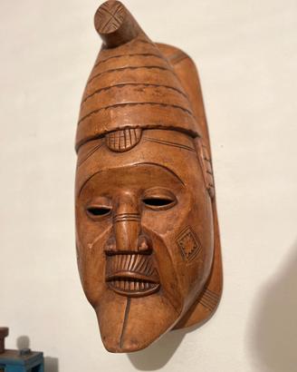Maschera etnica africana in legno