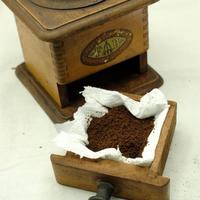 Macinino da caffè manuale di tipo "a cassetta"