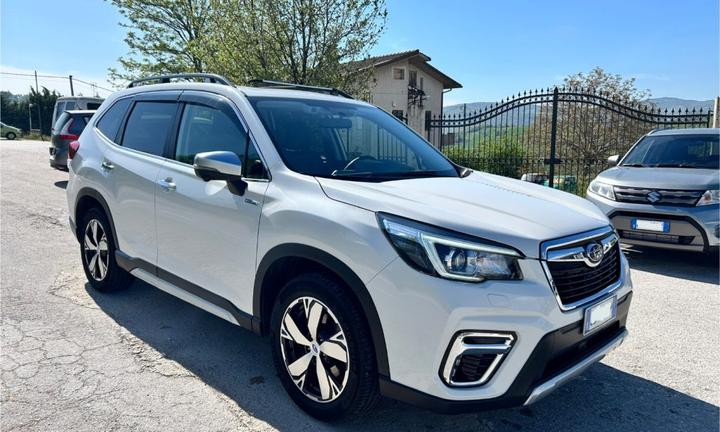 SUBARU Forester 2.0 e-Boxer Premium 4x4