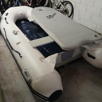 Gommone bianco