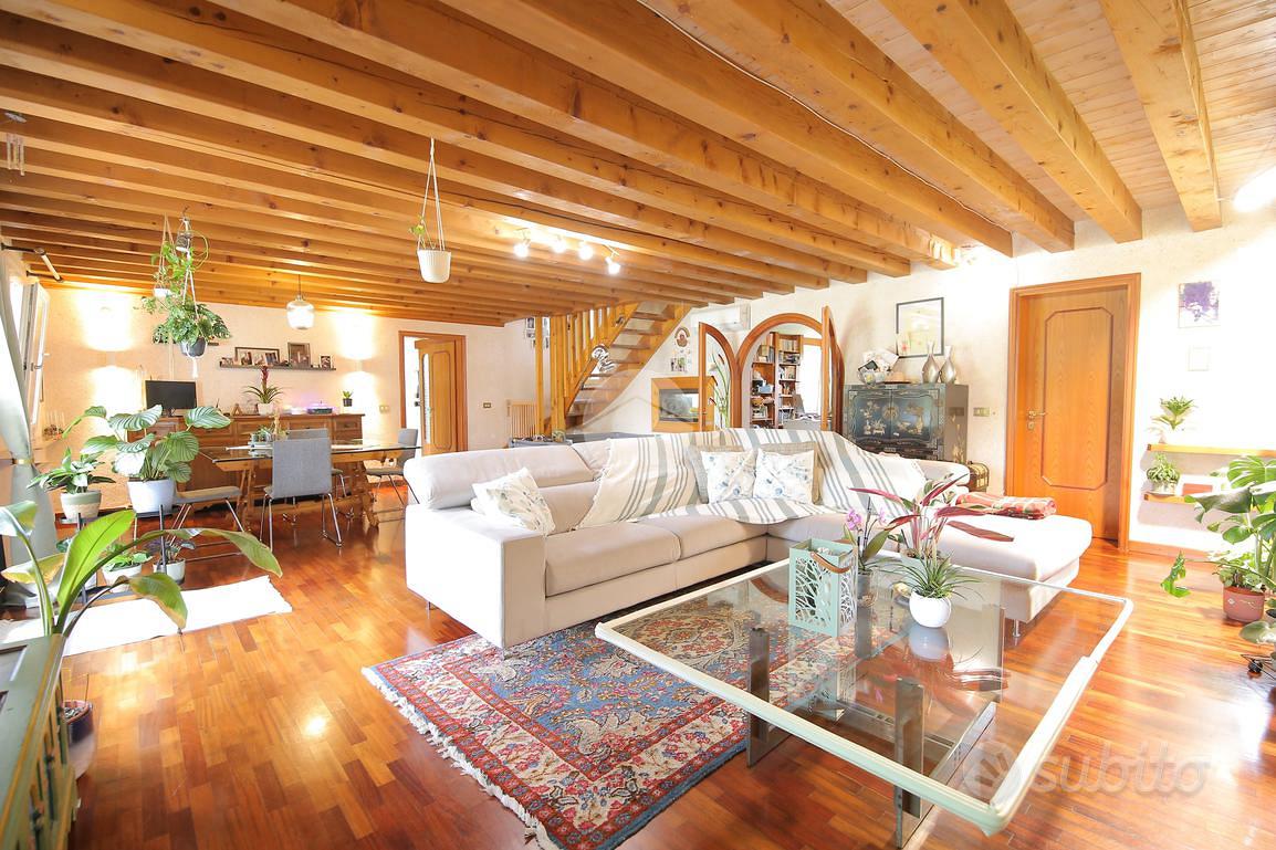 VILLA SINGOLA A CASIER - Vista 3