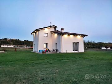 Casa indipendente di 245 m² con 4 locali e box aut