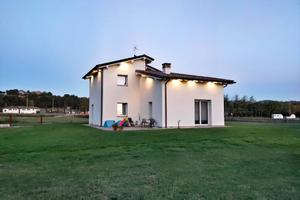 Casa indipendente di 245 m² con 4 locali e box aut