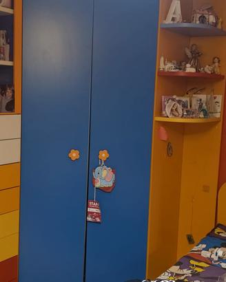 Stanzetta per ragazze allegra e colorata 