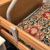 Letto con sponde e sistema elettrico come nuovo