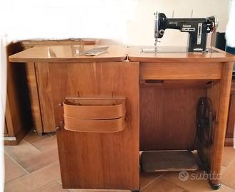 Macchina da cucire vintage Necchi 