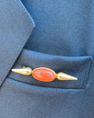 Spilla vintage oro 18 carati e corallo rosso