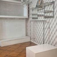 Arredamento negozio in blocco