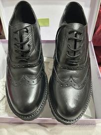 Scarpe francesine in pelle nera