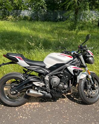 Triumoh Street Triple s 660 (A2)