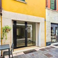 NEGOZIO A GARDONE RIVIERA