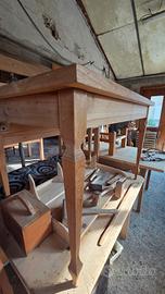 Tavolo in legno di ciliegio fatto a mano