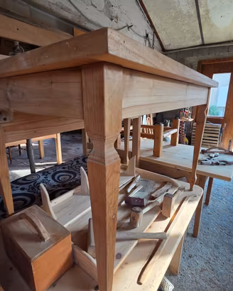 Tavolo in legno di ciliegio fatto a mano