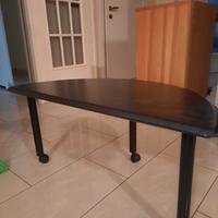 Tavolino nero in pelle con ruote 