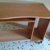 Scrivania  Porta PC