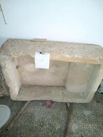pila antica in pietra
