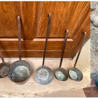 Lotto 7 antichi mestoli per la presa della ricotta