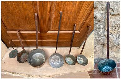 Lotto 7 antichi mestoli per la presa della ricotta