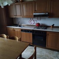 Cucina in stile classico in noce nazionale
