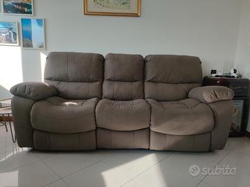 divano reclinabile elettrico 