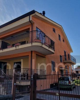 Villetta bifamiliare con giardino a Solicchiata