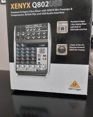 Mixer Behringer Xenyx Q802 USB