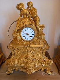 Antico orologio parigina con movimento a quarti