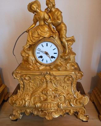 Antico orologio parigina con movimento a quarti